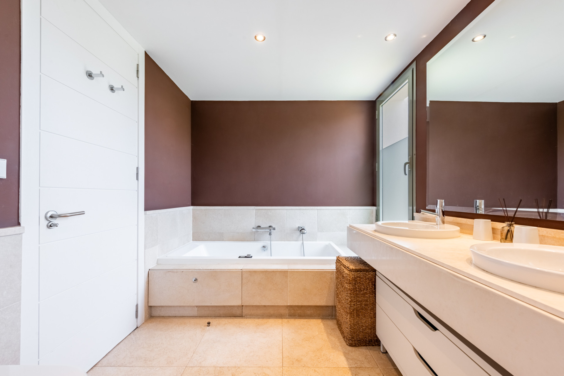 2 Bedroom Apartment in Benahavís - Photo 15