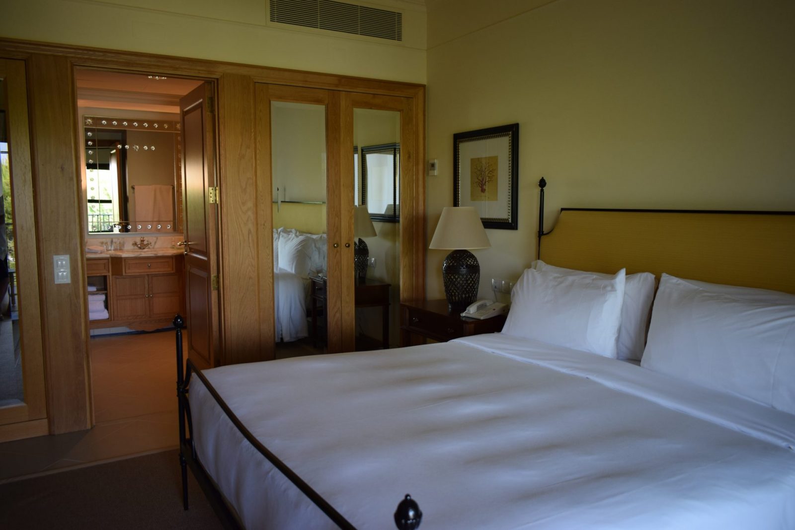 2-bedroom apartment with pool in Spain – Photo 29