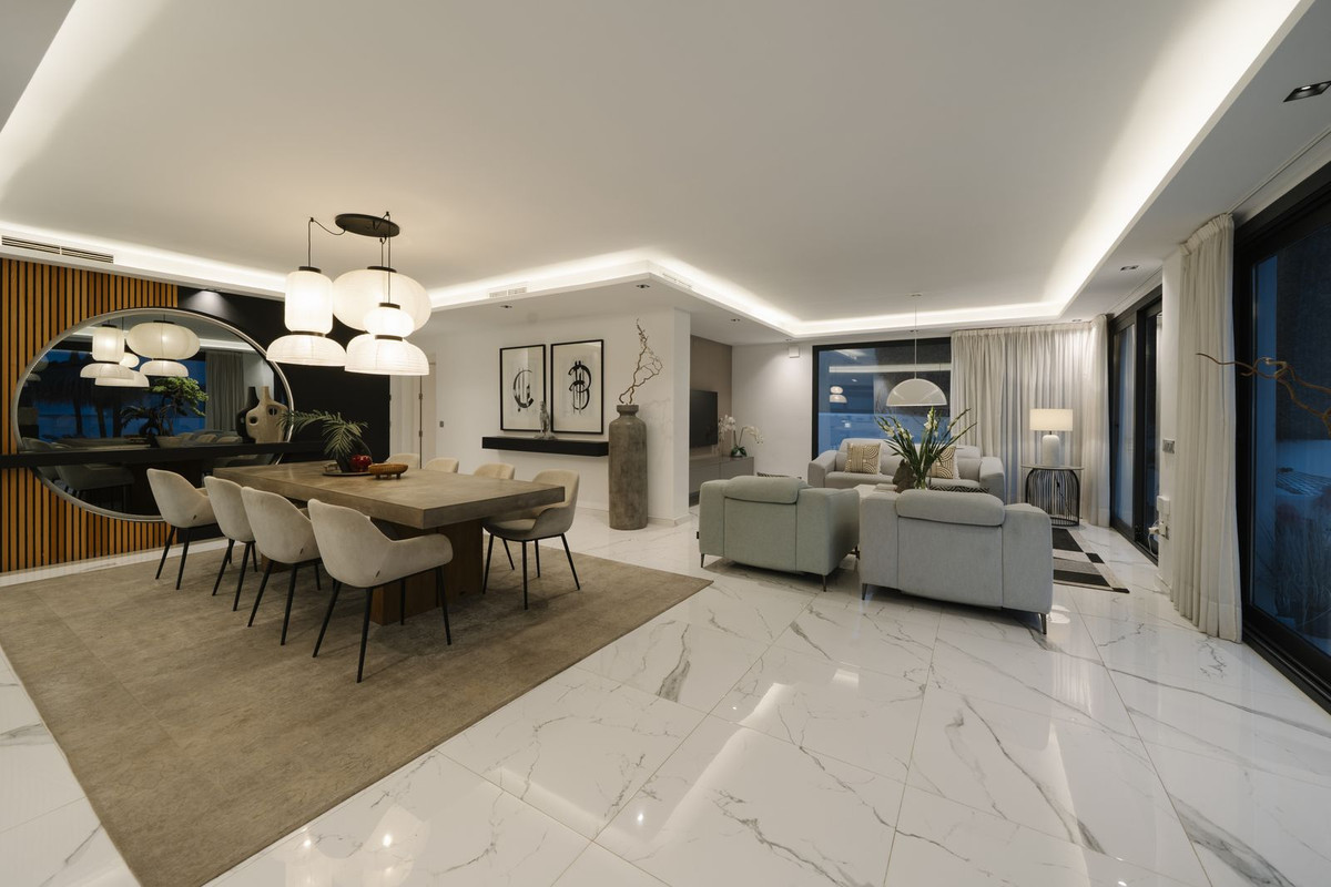 4 Bedroom Villa in Marbella - Photo 35
