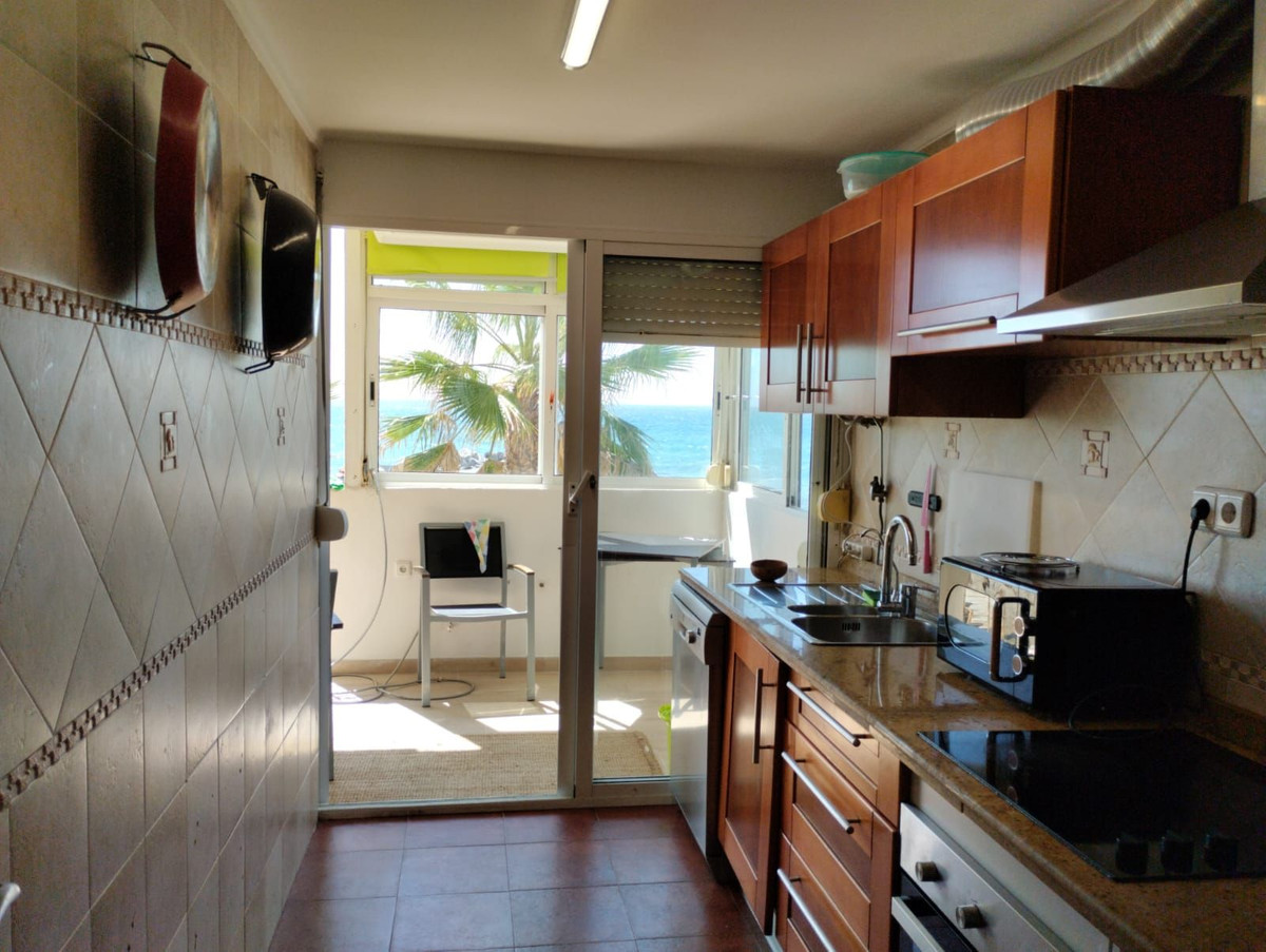 2 Bedroom Apartment in Benalmádena - Photo 8