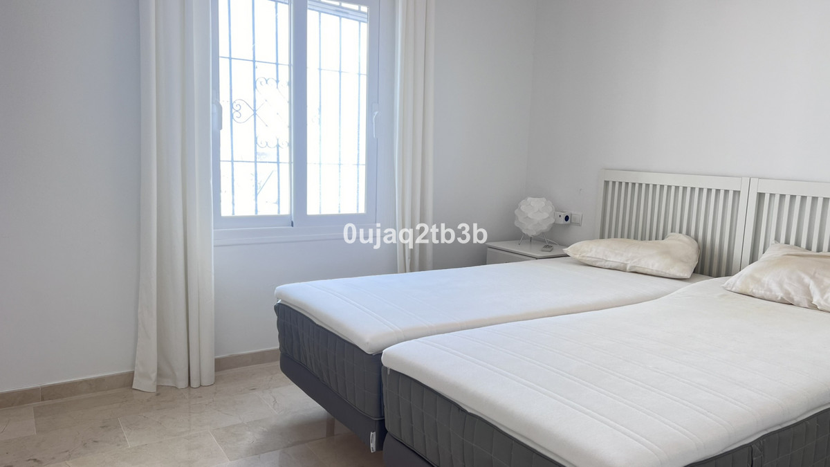 4 Bedroom Apartment in Marbella - Photo 19