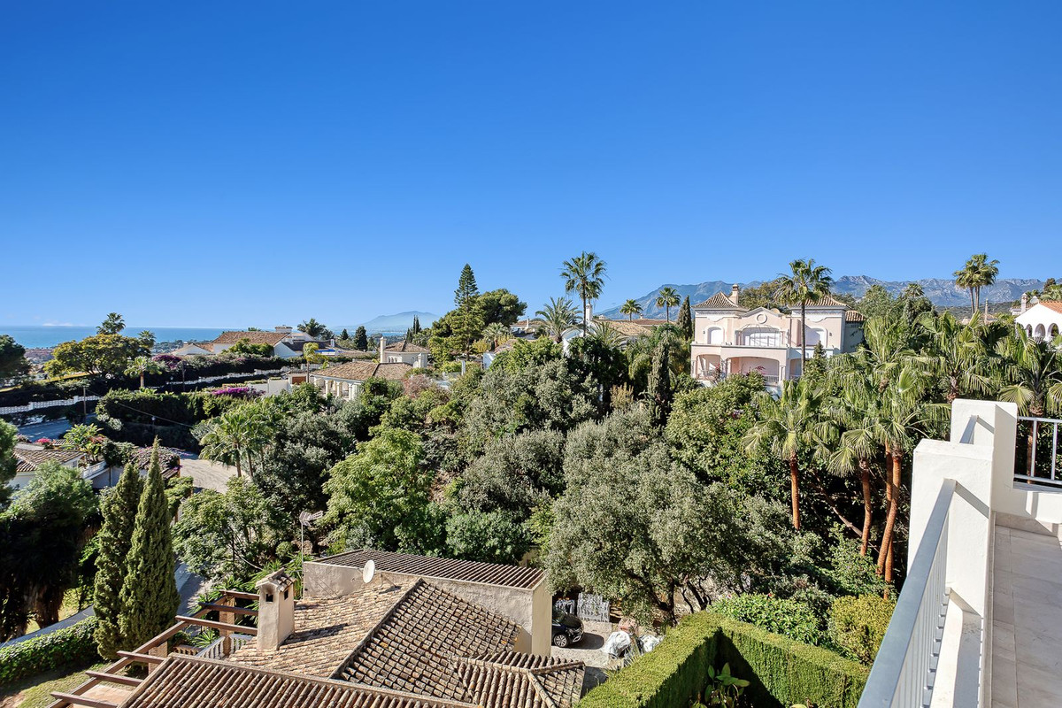 4 Bedroom Villa in Marbella - Photo 36