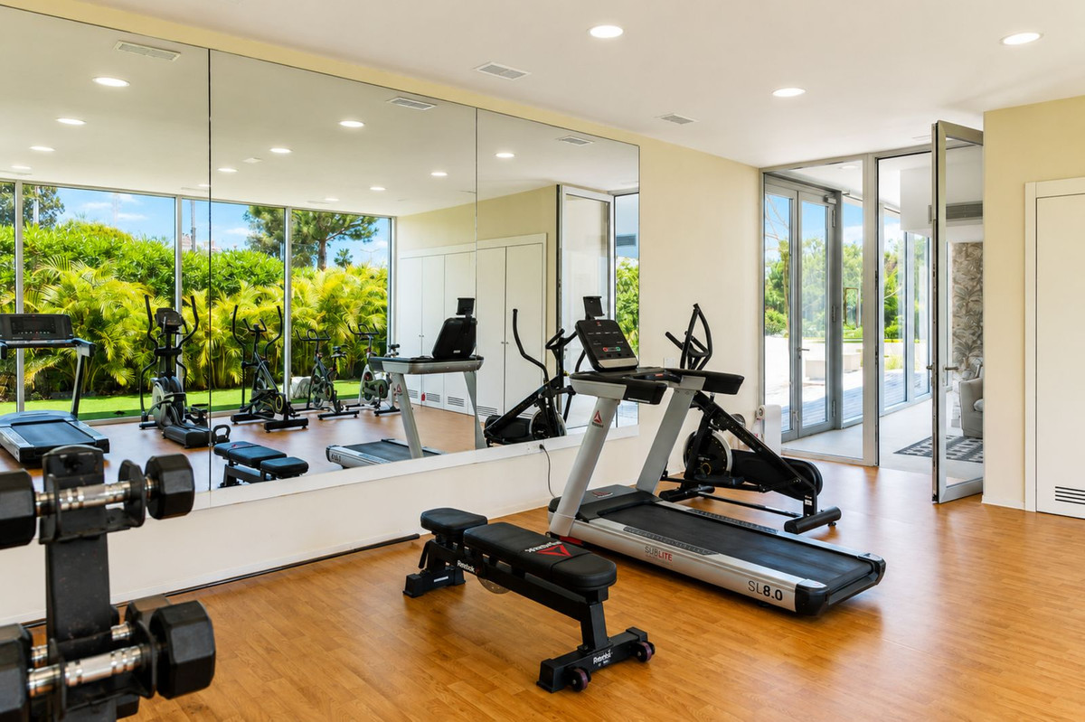 4 Bedroom Apartment in Estepona - Фото 28