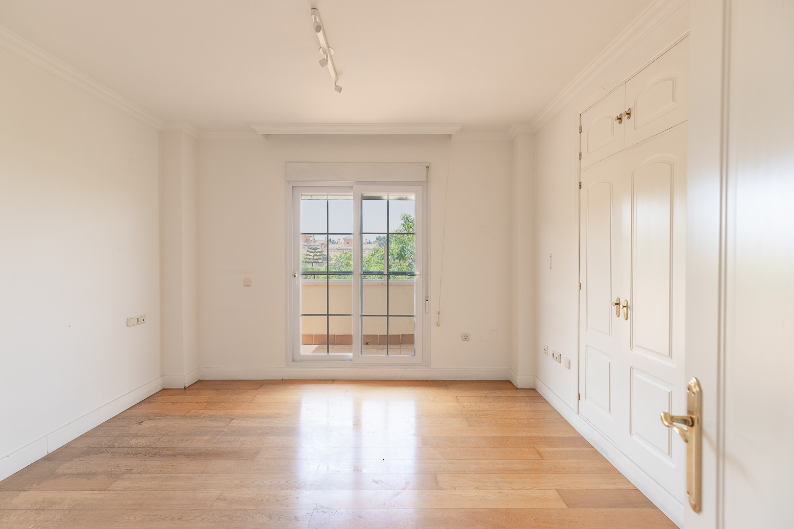 5 Bedroom Penthouse in Málaga - Photo 8
