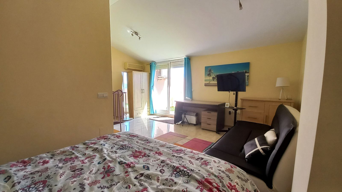 2 Bedroom Penthouse in Mijas - Photo 10