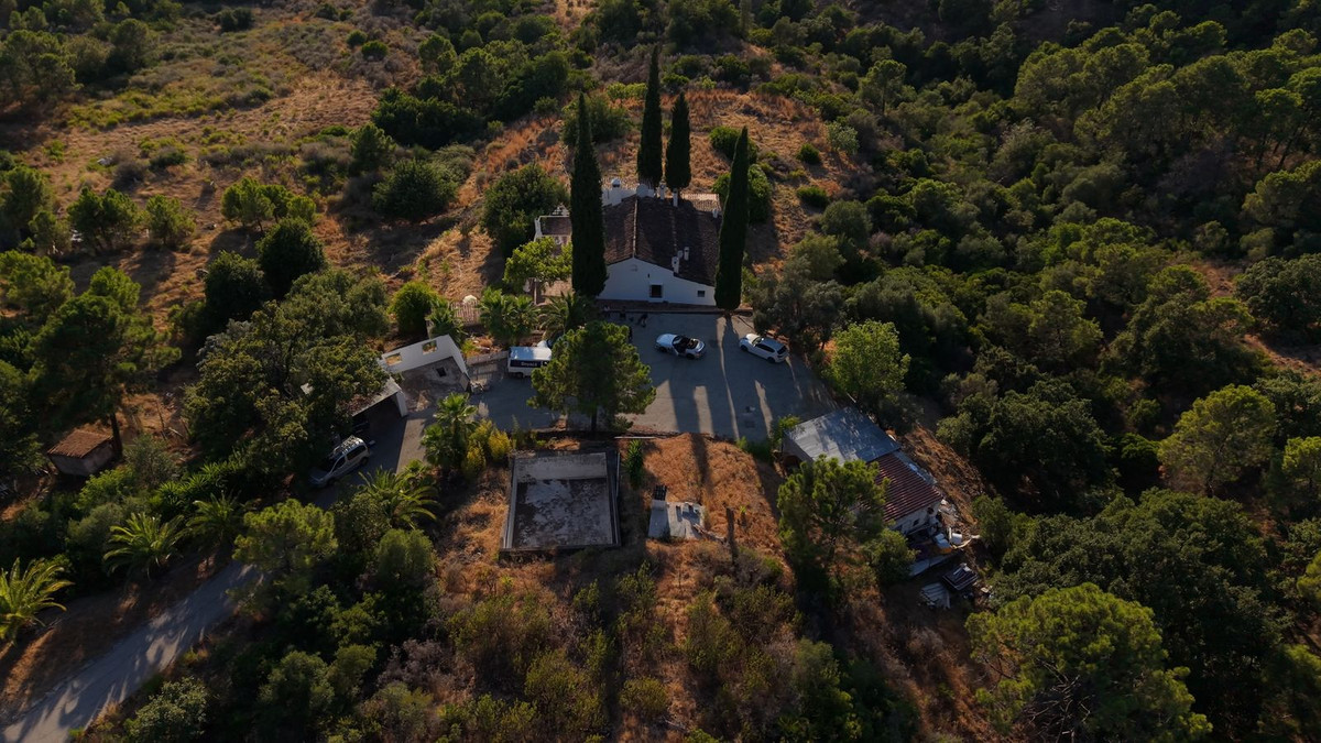615,000 m² Plot in Estepona - Photo 7