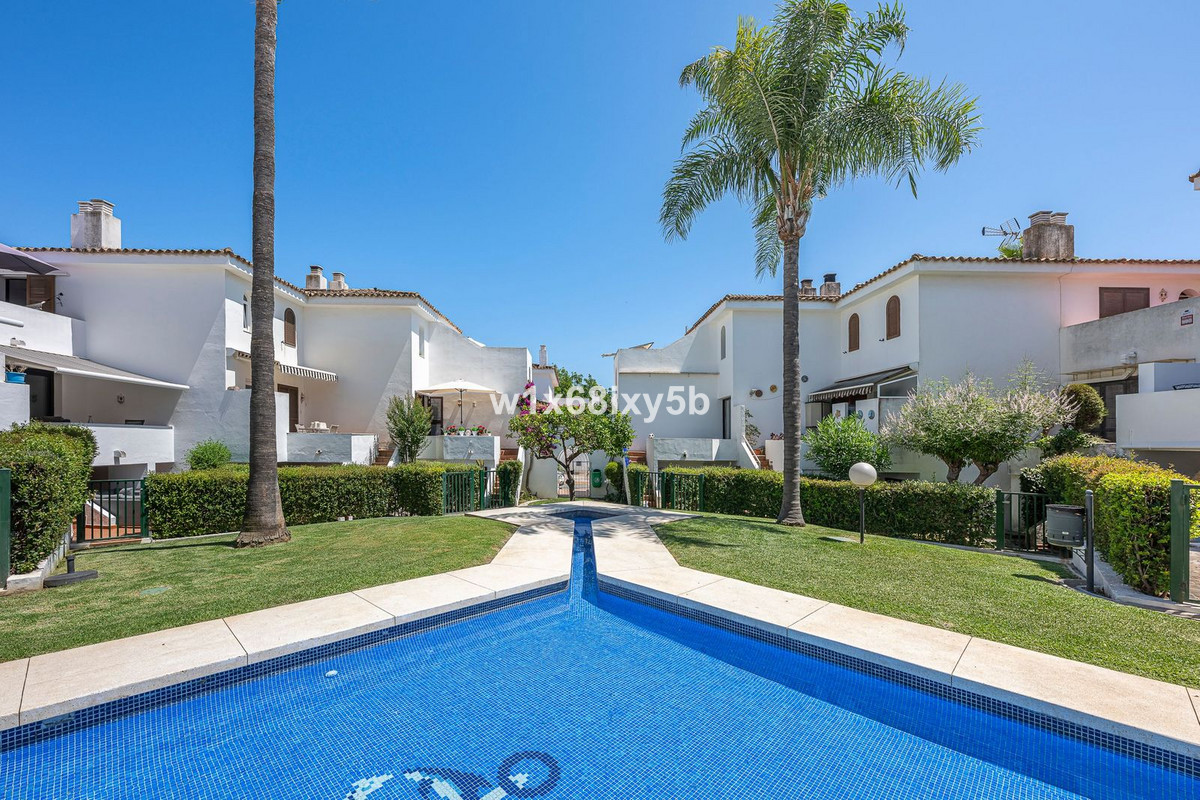 3 Bedroom Townhouse in Estepona - Фото 38