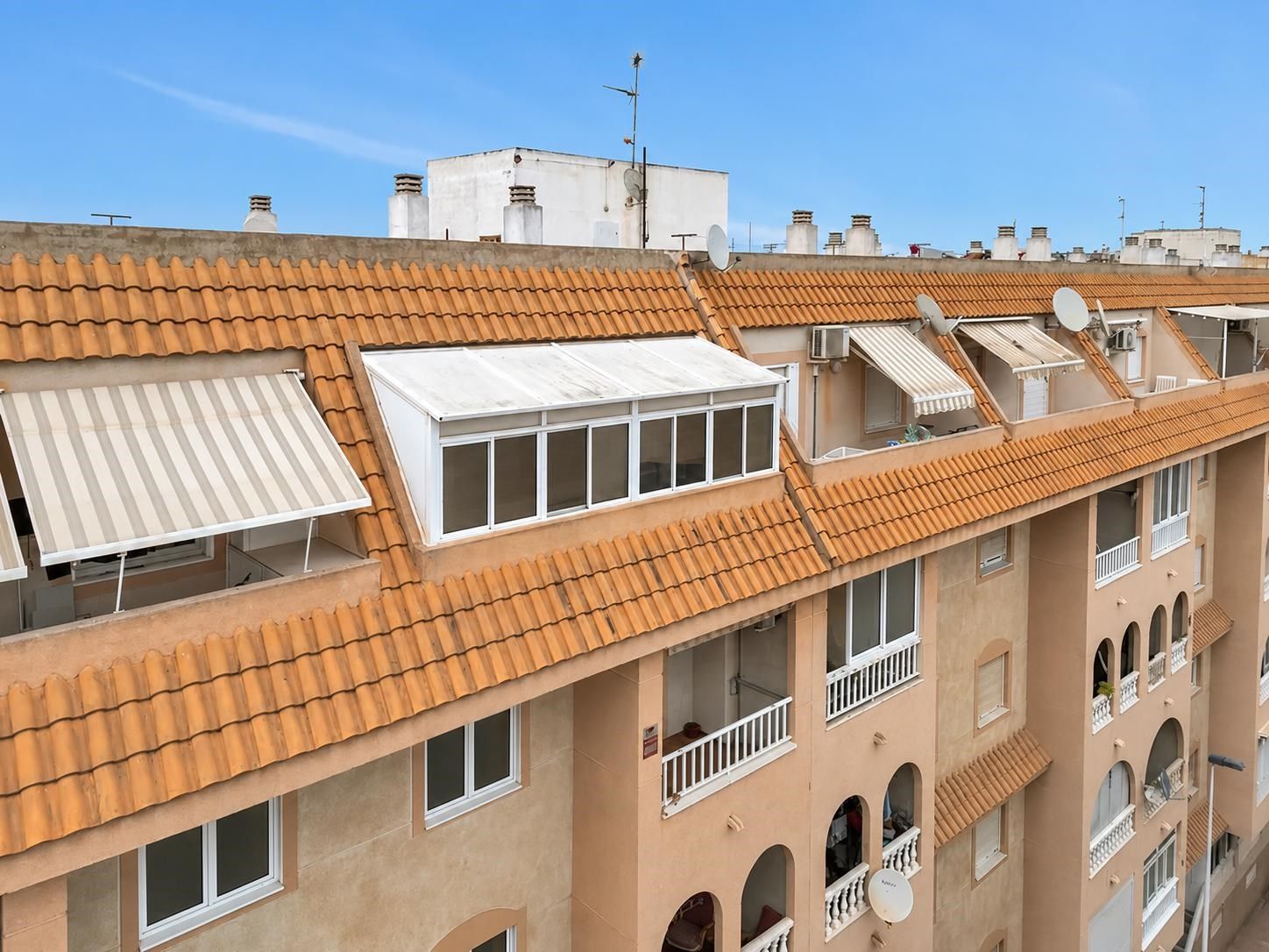 Apartamento com 1 quarto com piscina em Alicante, Espanha – Foto 2