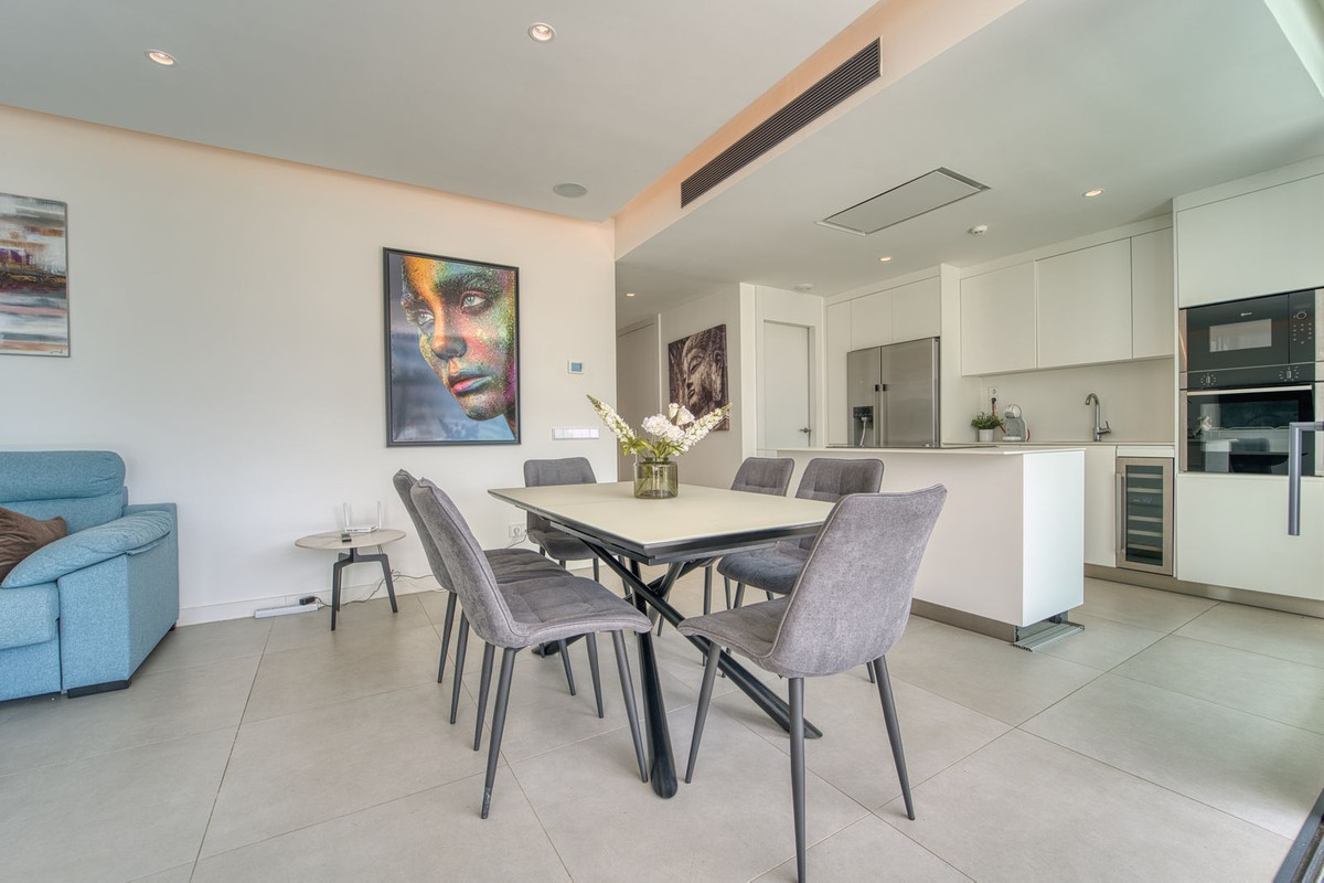 2 Bedroom Apartment in Benalmádena - Photo 5
