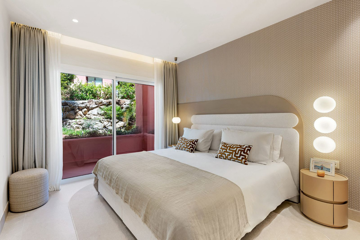 3 Bedroom Apartment in Estepona - Photo 14