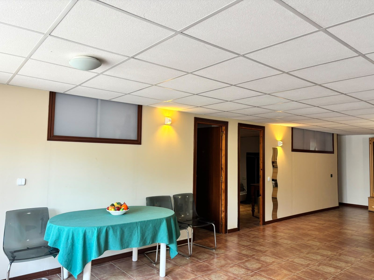 6 Bedroom Villa in Alhaurín de la Torre - Photo 21