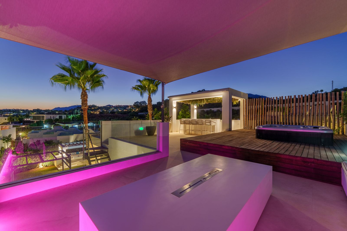 6 Bedroom Villa in Marbella - Photo 43