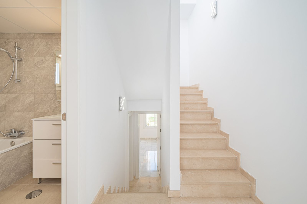 3 Bedroom Townhouse in Marbella - Photo 23