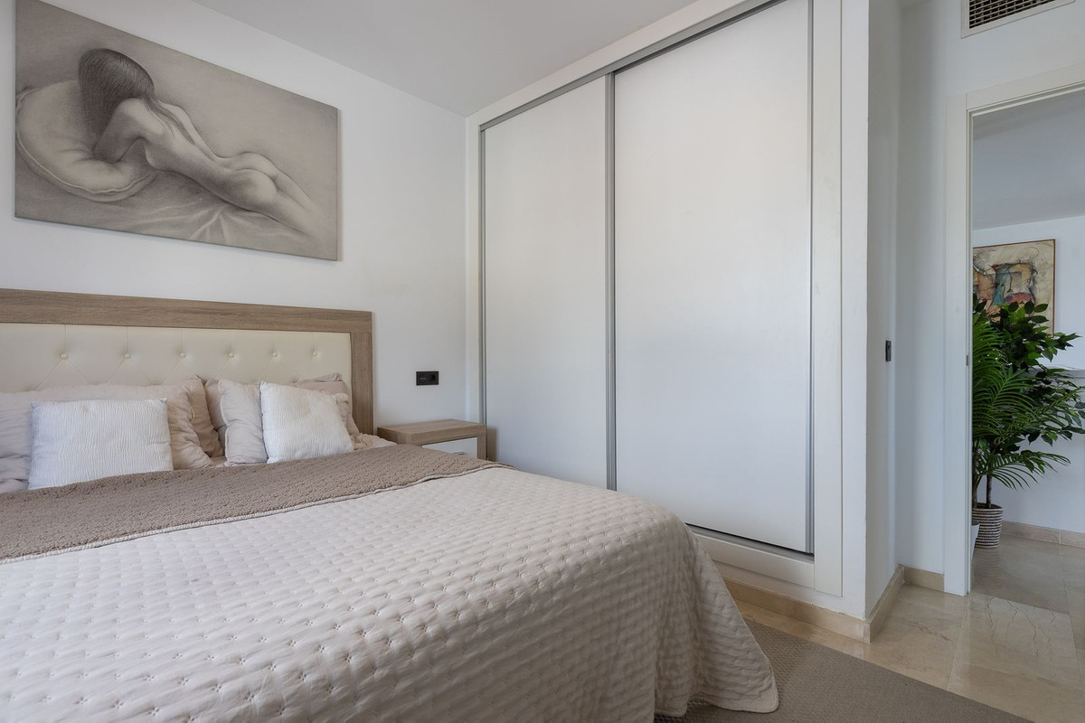 2 Bedroom Apartment in Torremolinos - Photo 19