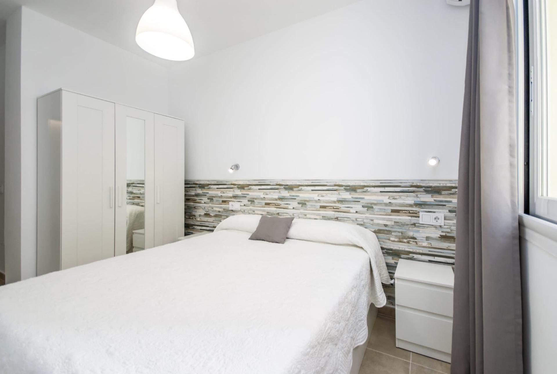 2 Bedroom Apartment in Fuengirola - Photo 9