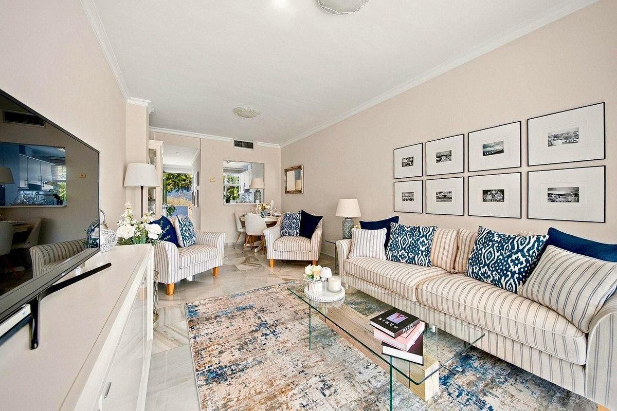 2 Bedroom Apartment in Marbella - Photo 4