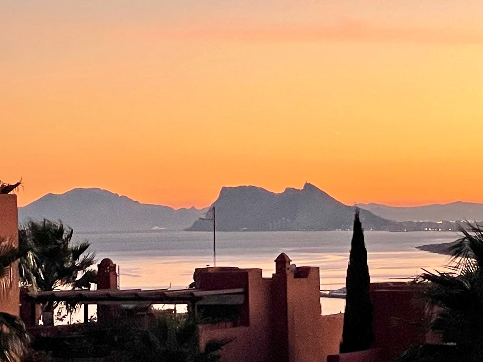 Chalet de 3 dormitorios con piscina en Málaga – Foto 3