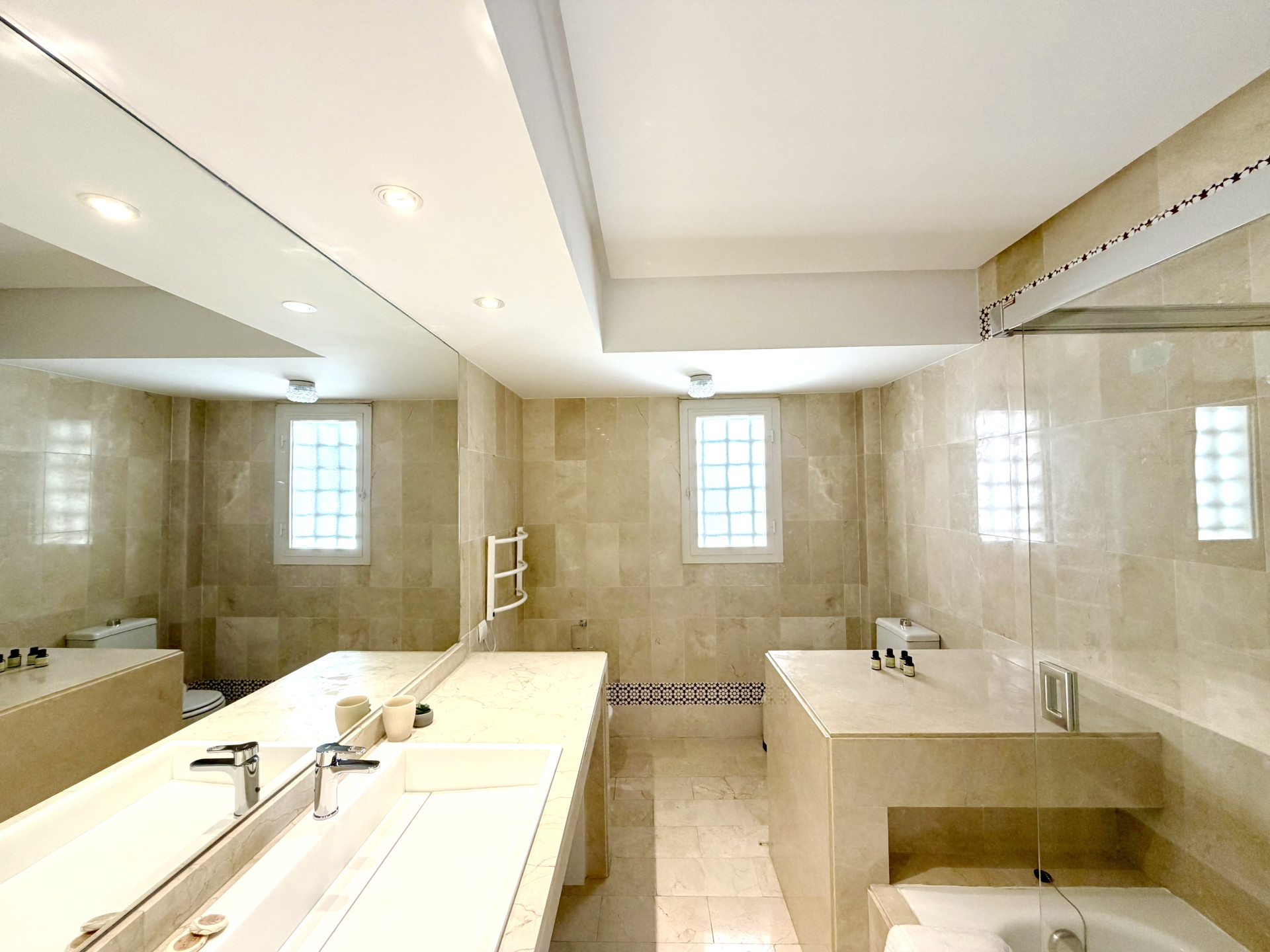 2 Bedroom Apartment in Marbella - Photo 24