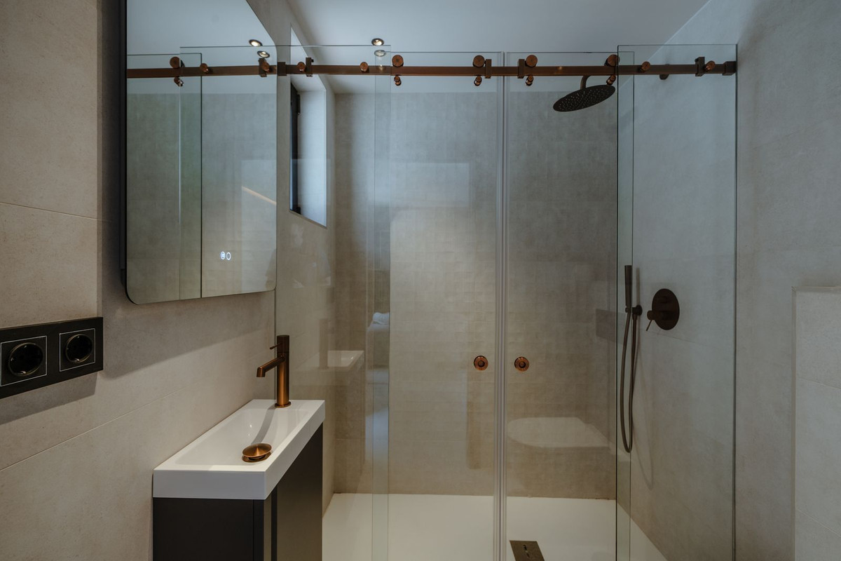 4 Bedroom Townhouse in San Pedro de Alcántara - Photo 30