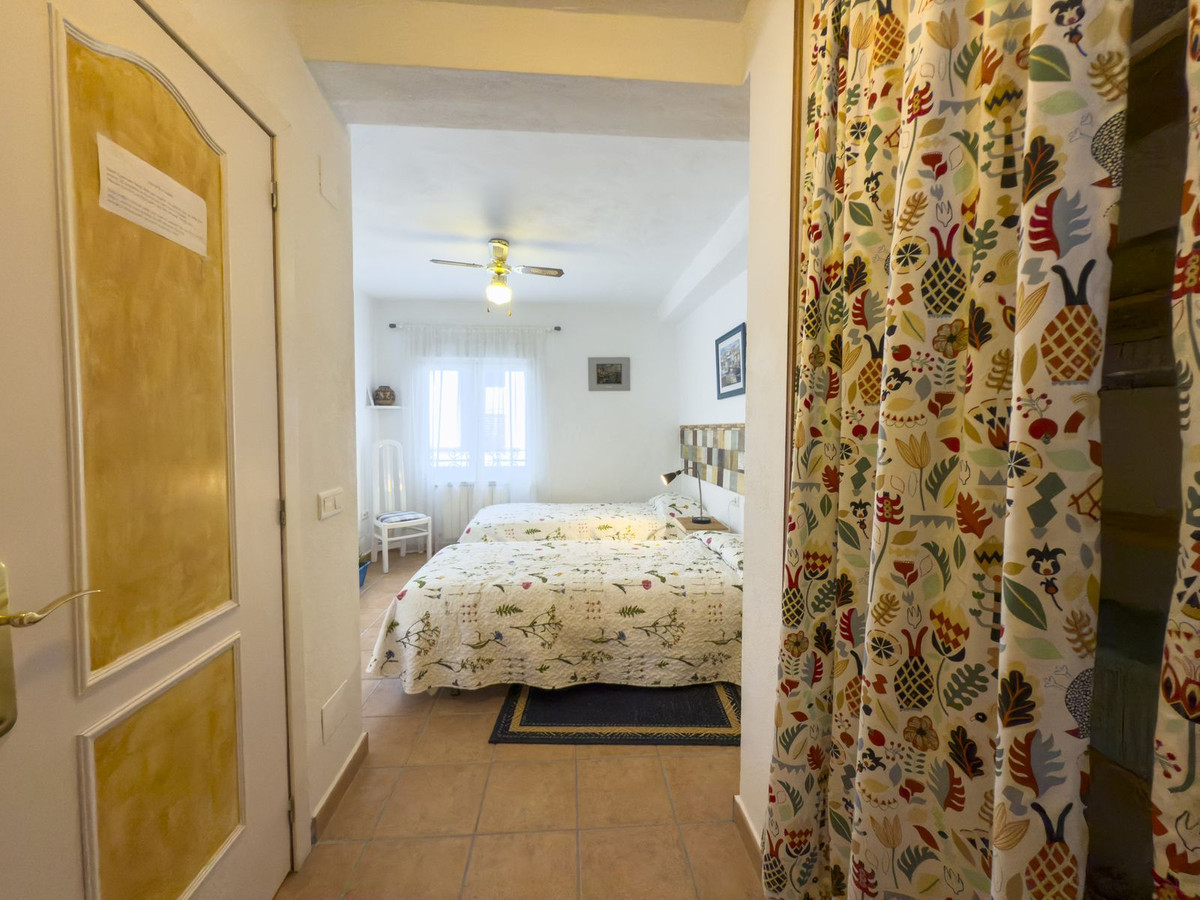 6 Bedroom Townhouse in Tolox - Photo 35