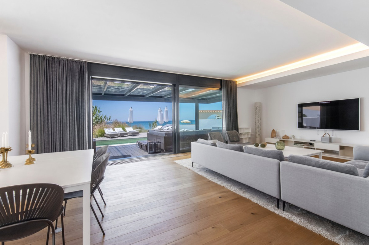 6 Bedroom Villa in Marbella - Photo 7