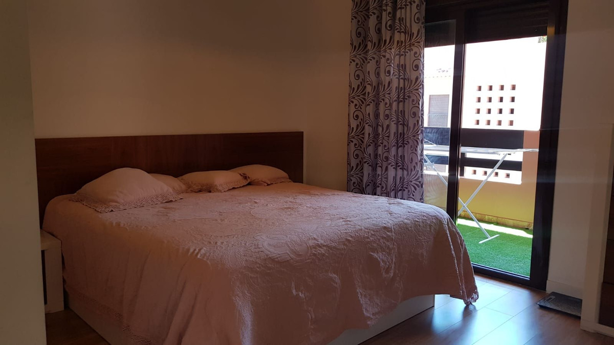 4 Bedroom Apartment in Benalmádena - Photo 9
