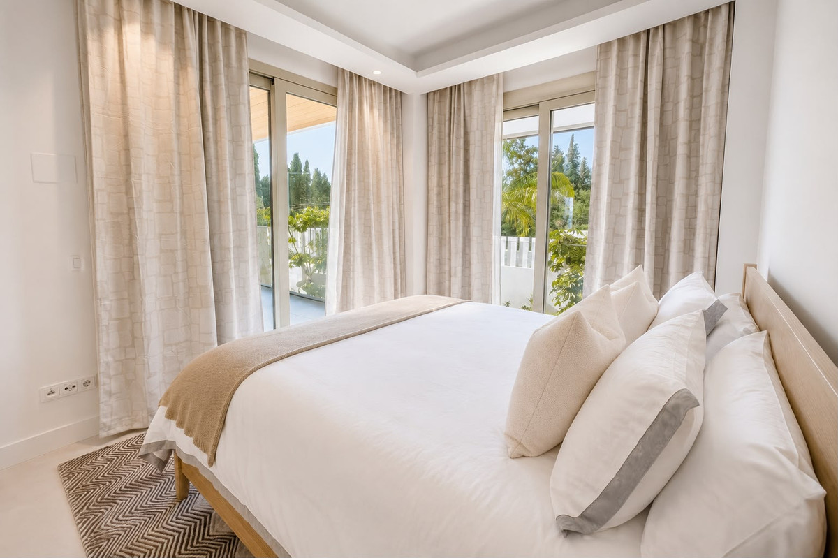 3 Bedroom Apartment in Marbella - Photo 5