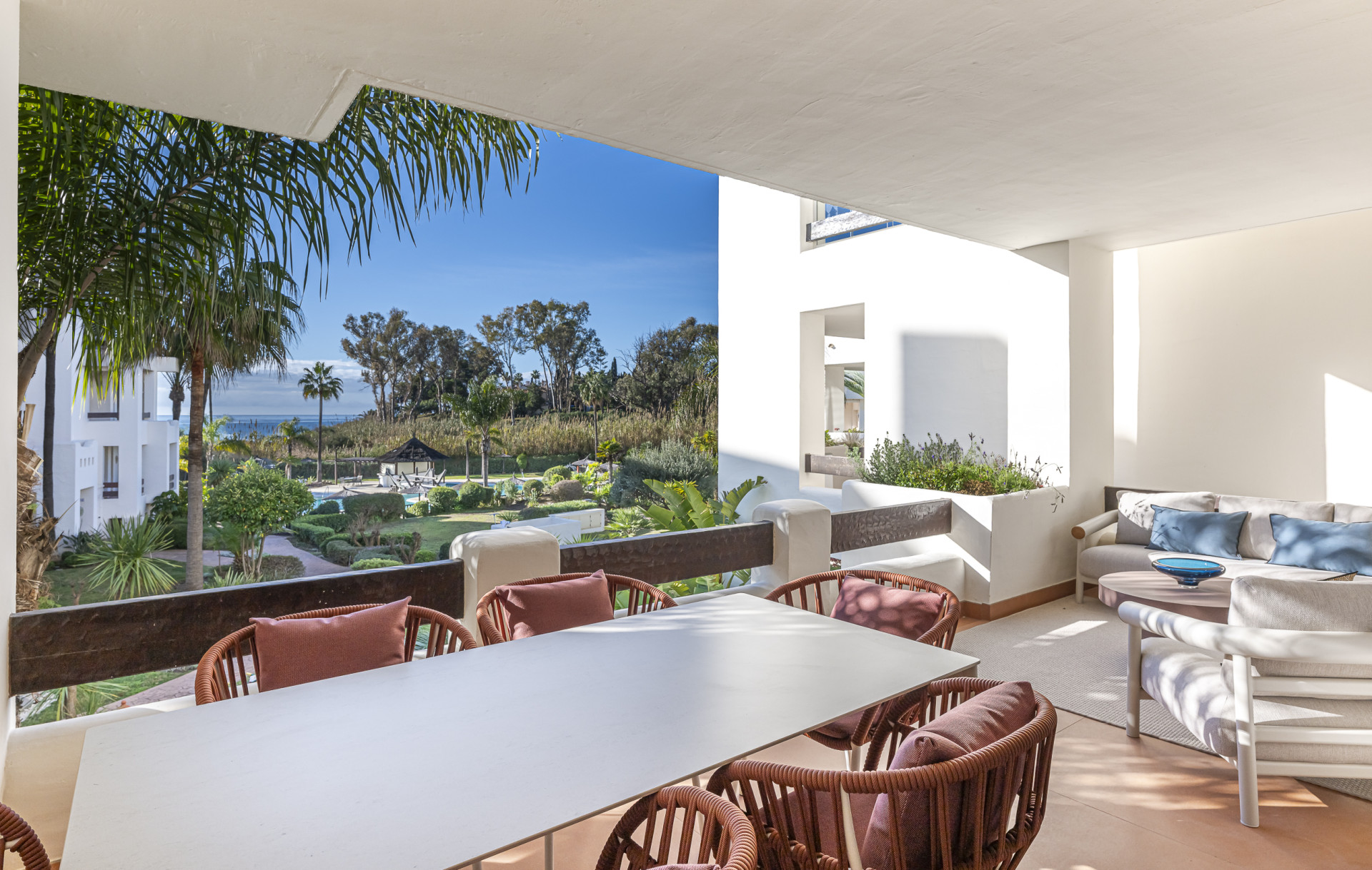 3 Bedroom Apartment in Estepona - Photo 3