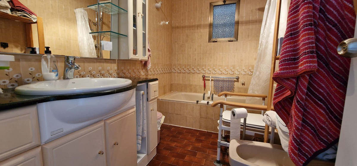 2 Bedroom Villa in Manilva - Photo 19