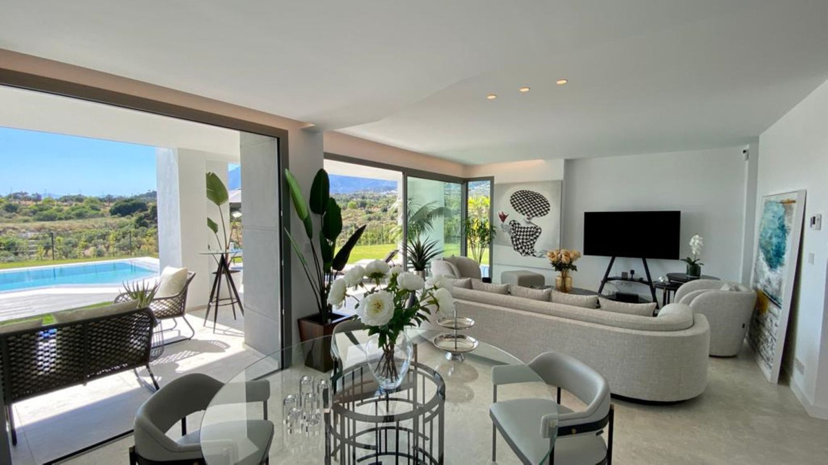 4 Bedroom Villa in Marbella - Photo 4