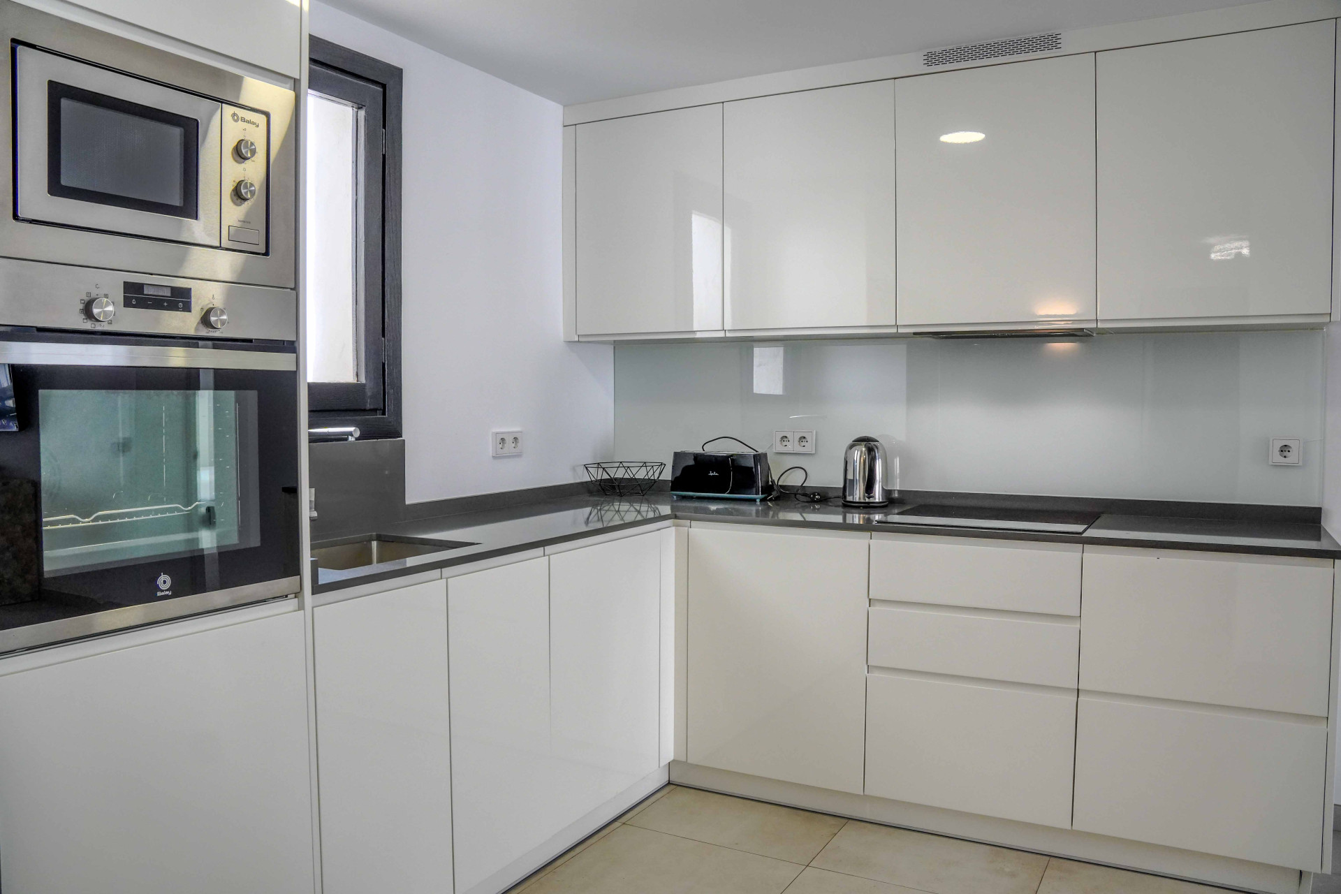 3 Bedroom Apartment in Marbella - Photo 3