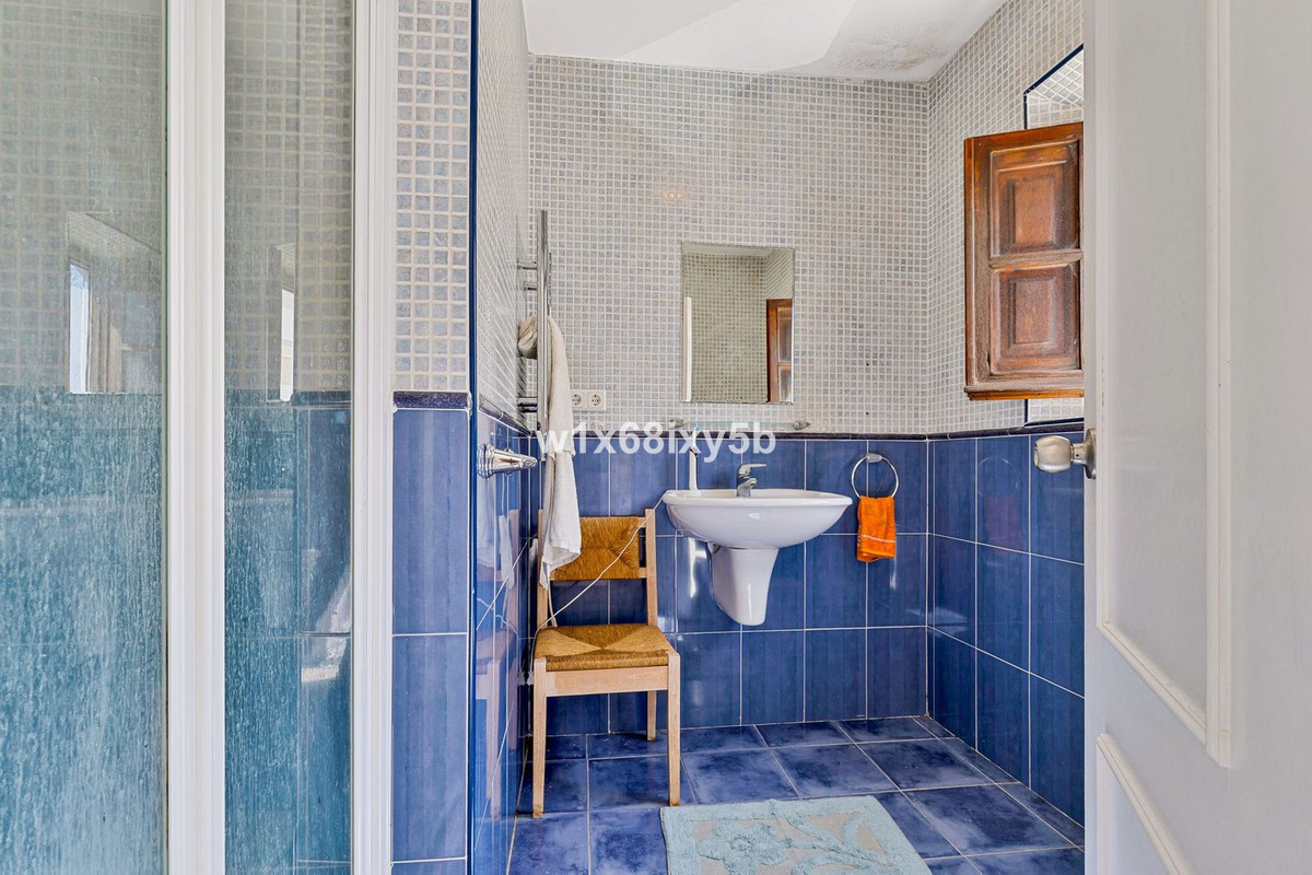 2 Bedroom Townhouse in Marbella - Photo 9
