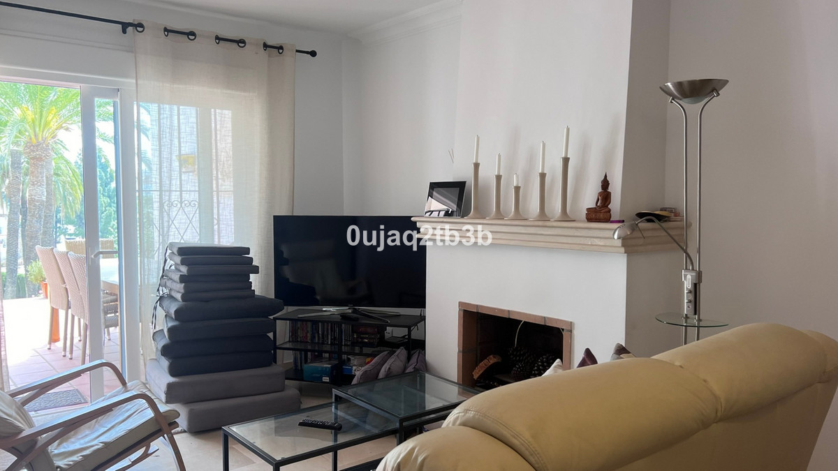4 Bedroom Apartment in Marbella - Photo 35