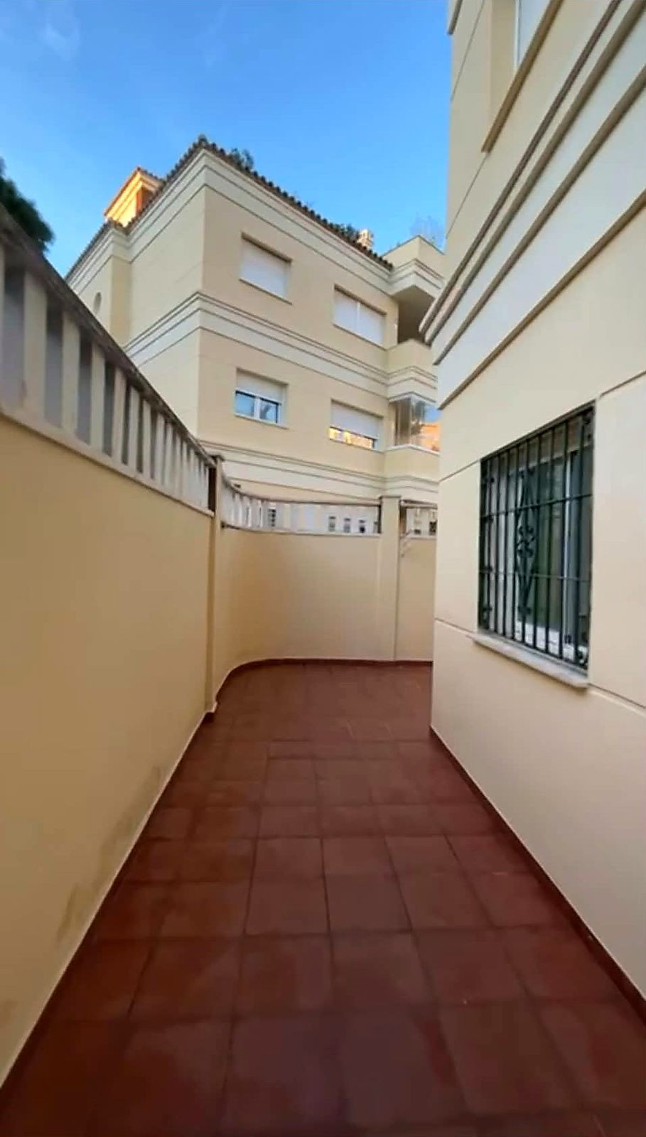 3 Bedroom Apartment in Benalmádena - Photo 5
