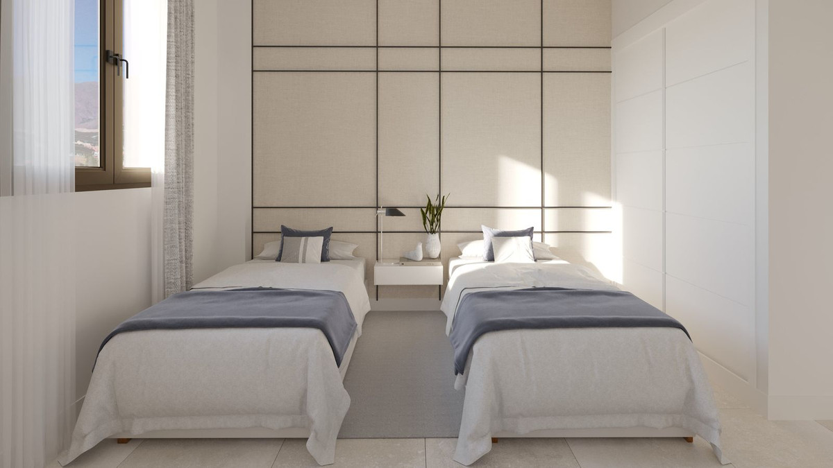 2 Bedroom Apartment in Estepona - Photo 5