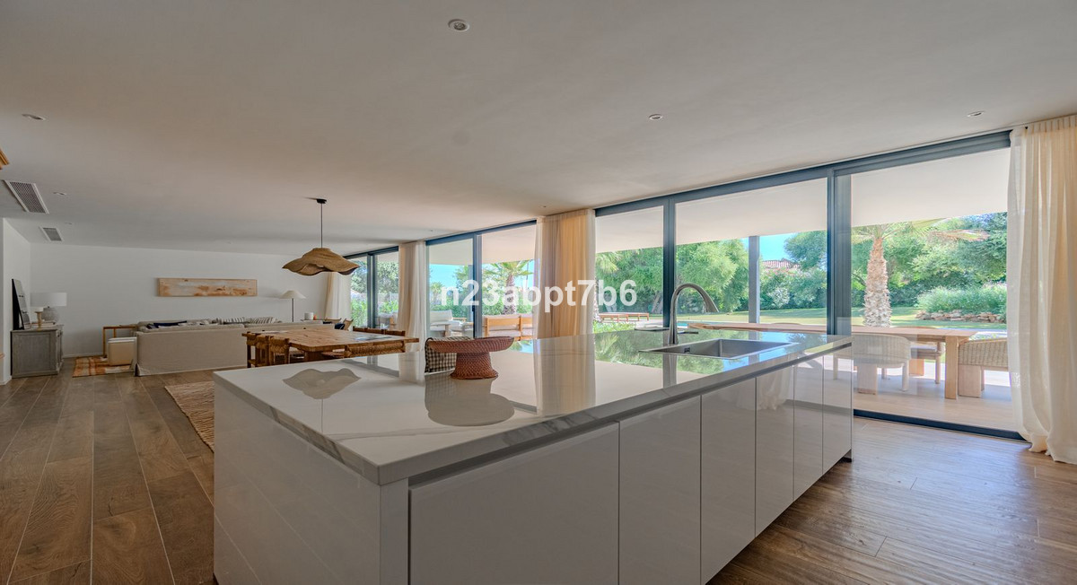 5 Bedroom Villa in Sotogrande - Photo 4