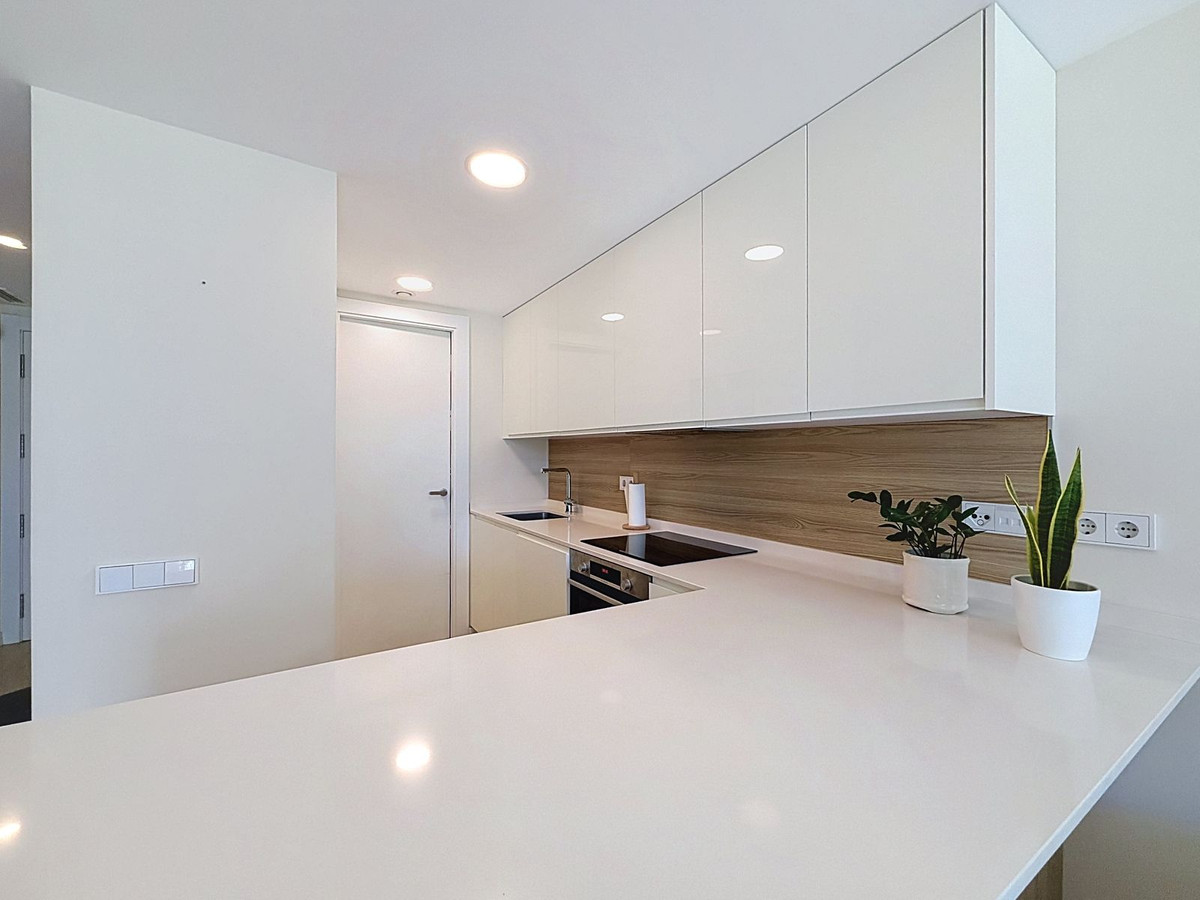 2 Bedroom Apartment in Estepona - Photo 9