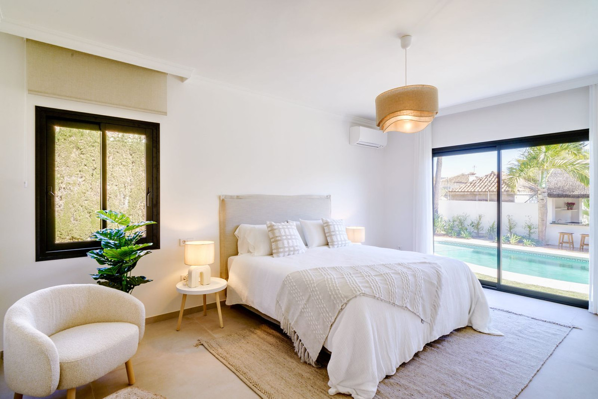 6 Bedroom Villa in Marbella - Photo 18