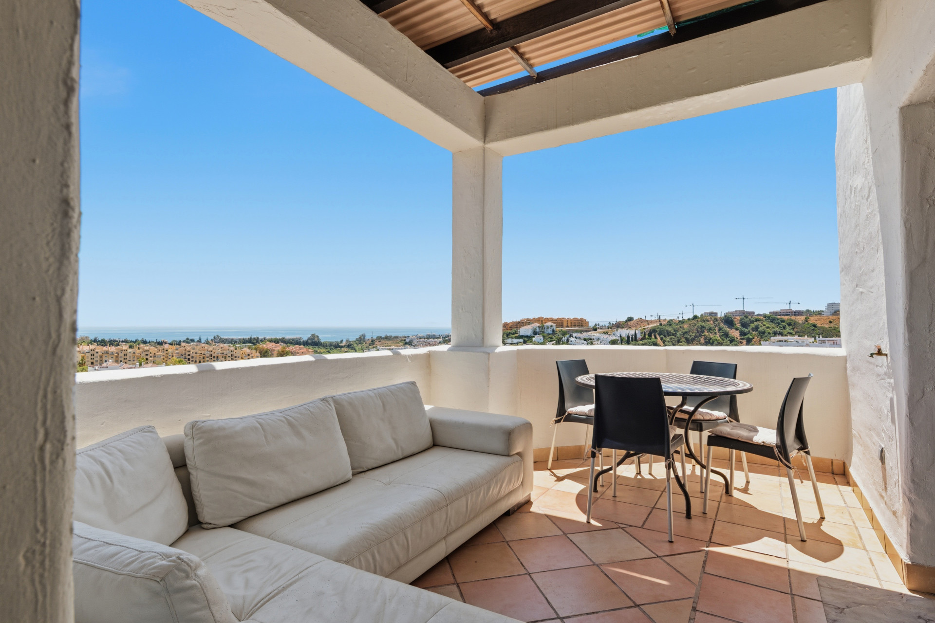 2 Bedroom Penthouse in Estepona - Foto 7