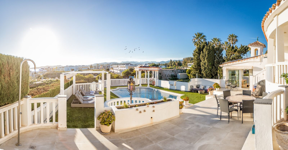 5 Bedroom Villa in Mijas - Photo 3