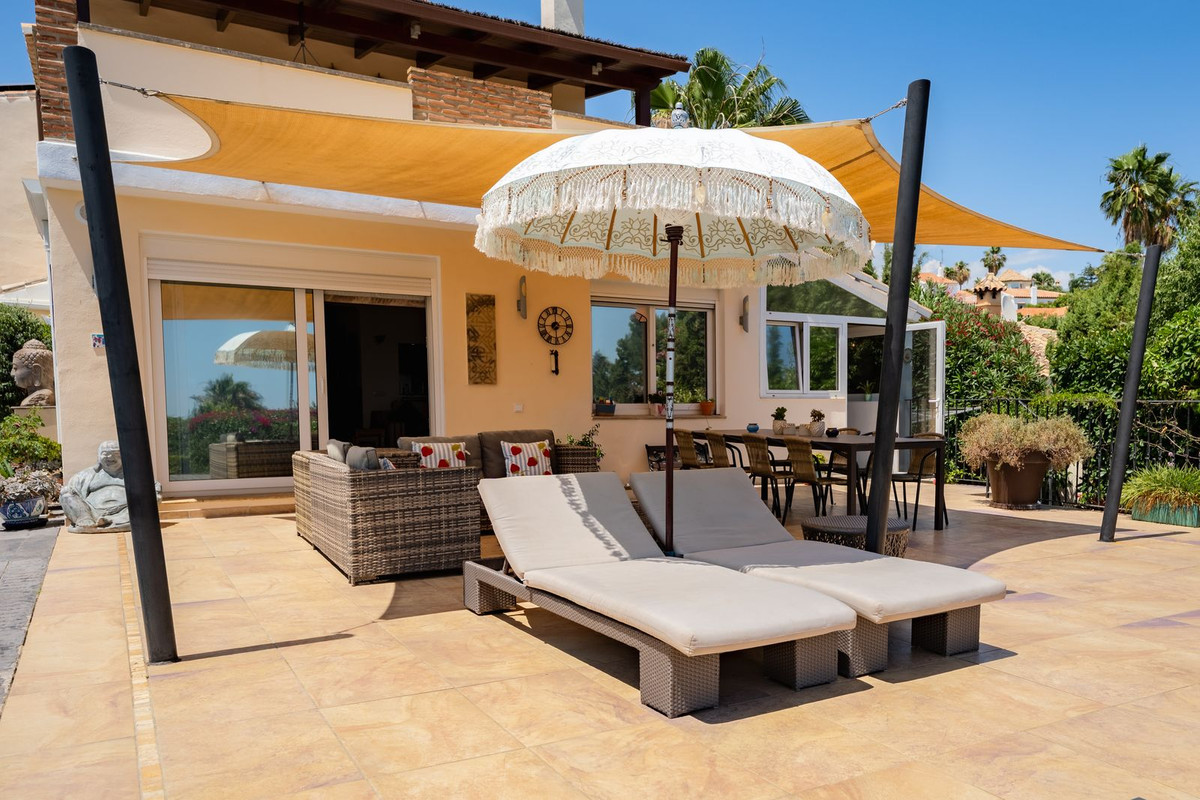 4 Bedroom Villa in Estepona - Photo 35