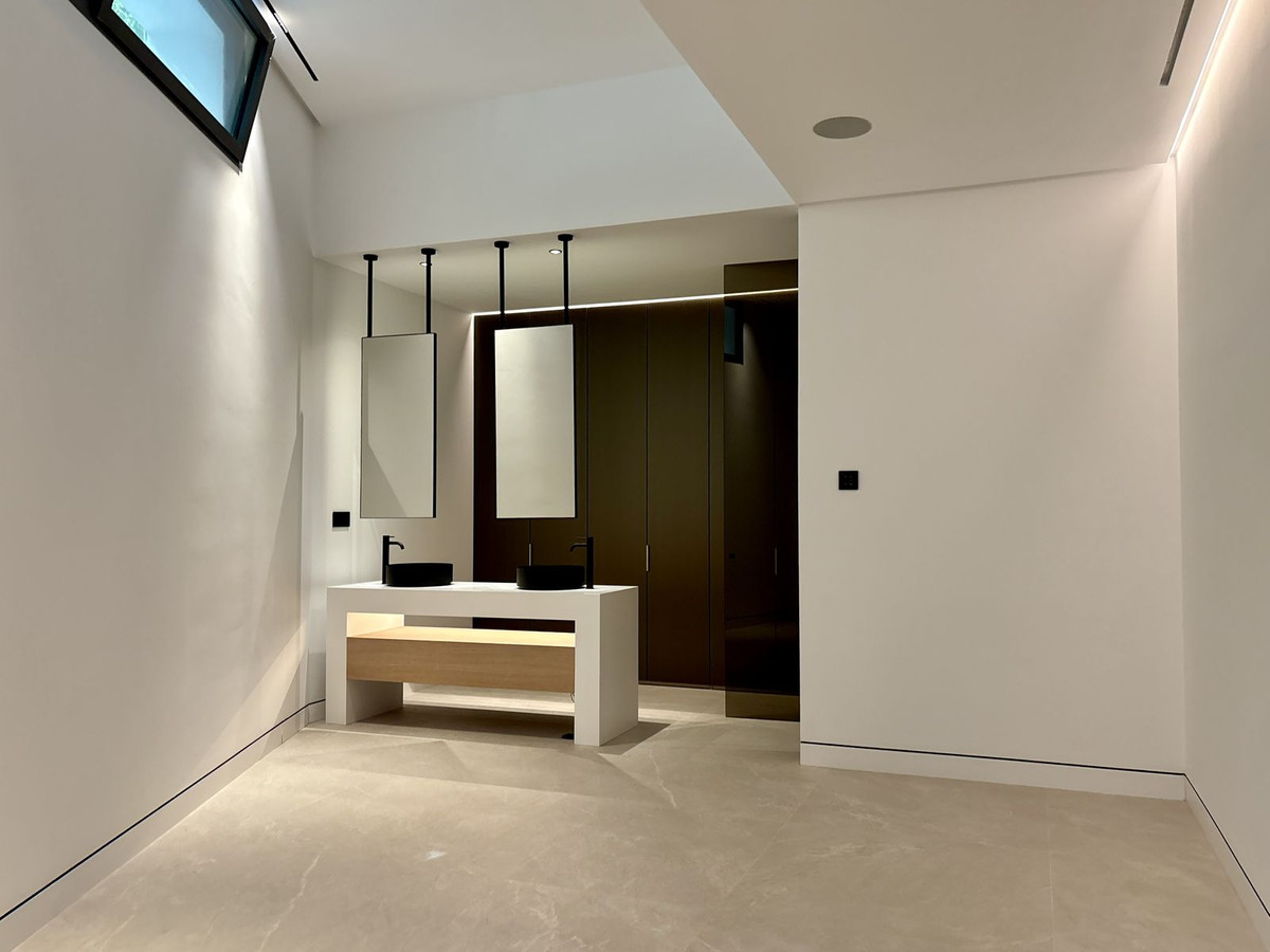 3 Bedroom Villa in Marbella - Photo 24