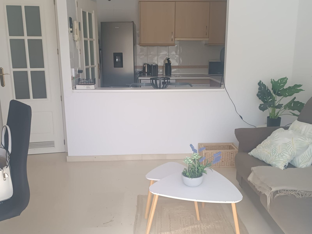 1 Bedroom Apartment in Estepona - Photo 5