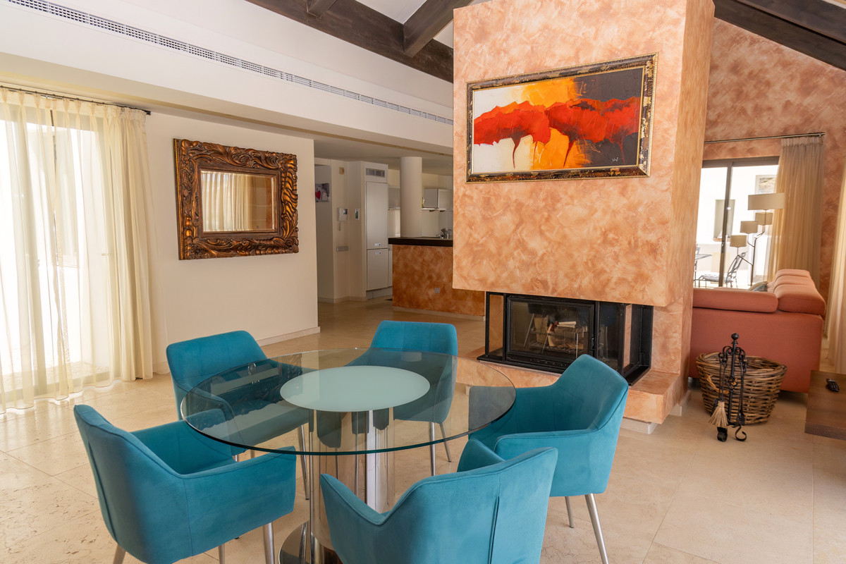3 Bedroom Penthouse in Benahavís - Photo 11
