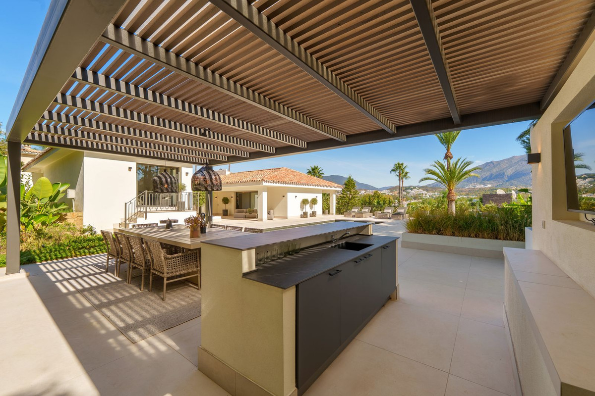 5 Bedroom Villa in Marbella - Photo 29