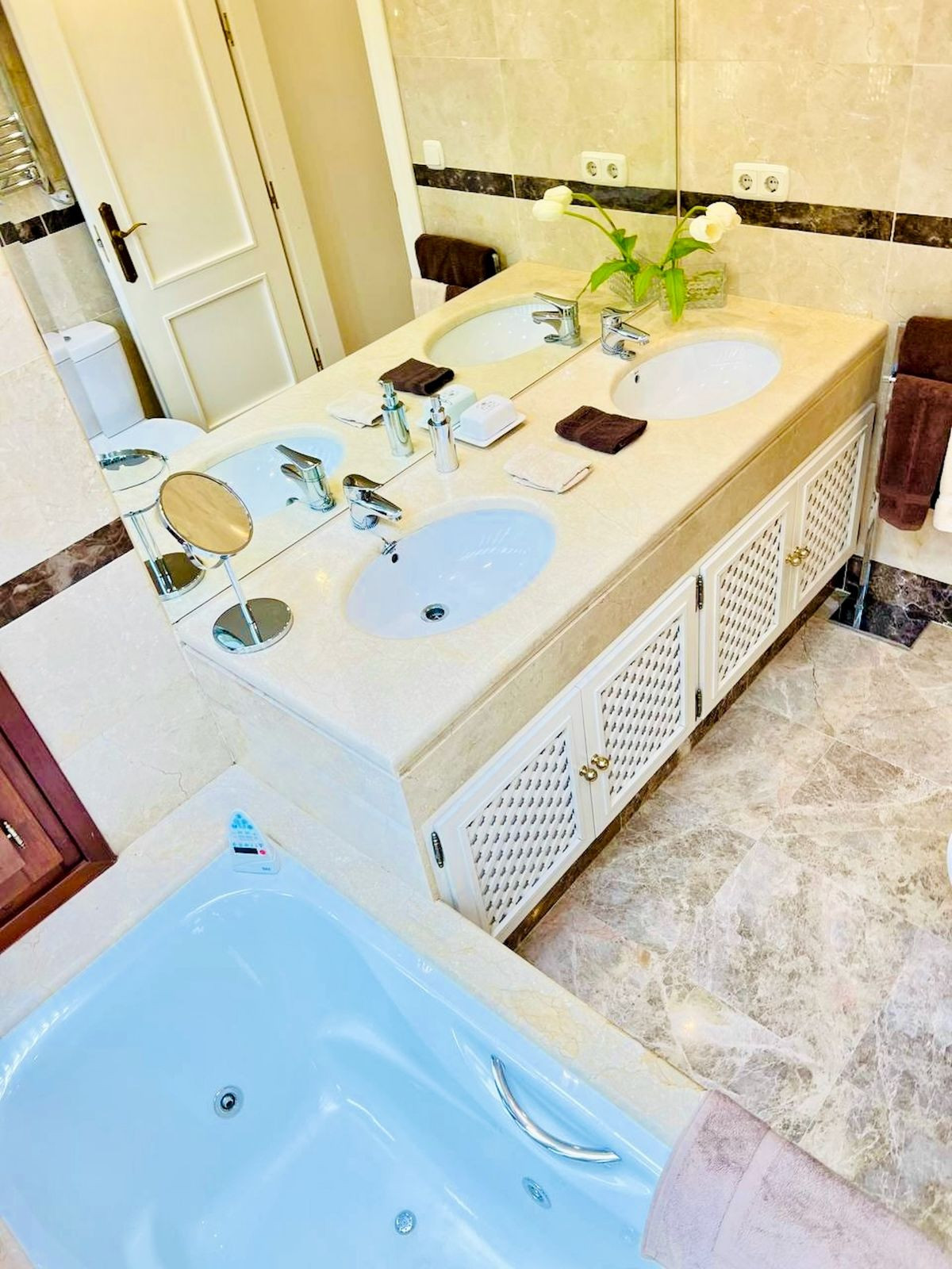 3 Bedroom Apartment in Marbella - Photo 19