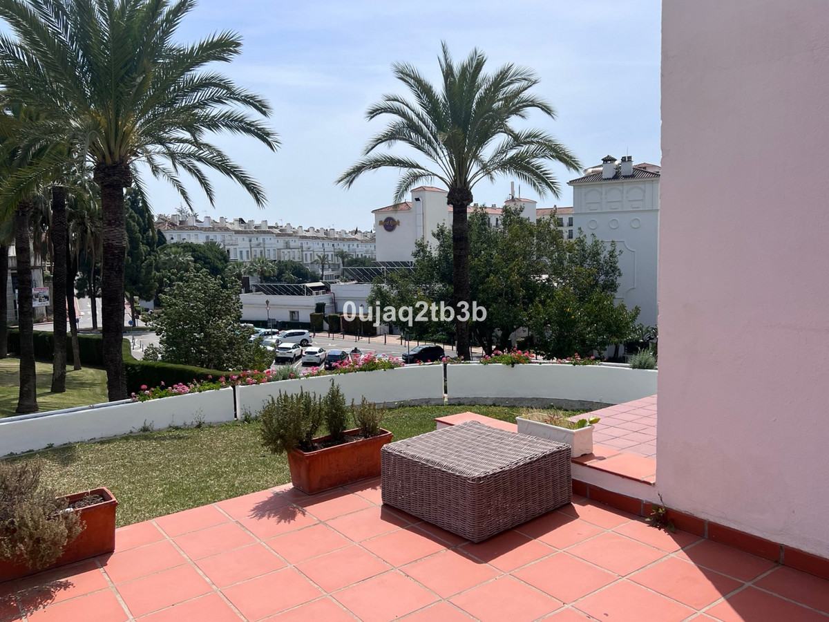 4 Bedroom Apartment in Marbella - Photo 24