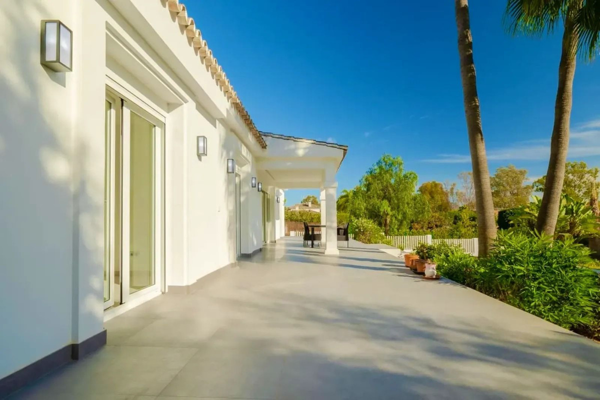 4 Bedroom Villa in Estepona - Photo 18