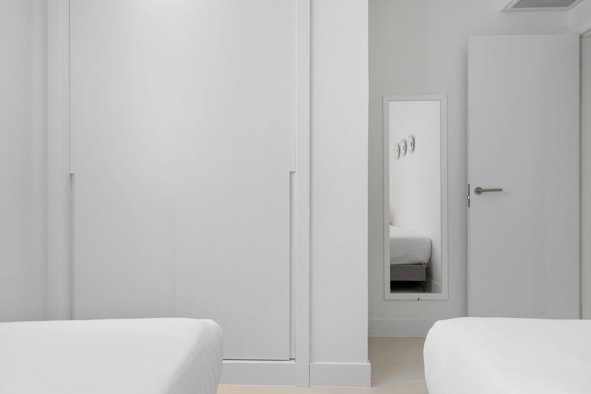 2 Bedroom Apartment in Fuengirola - Photo 24