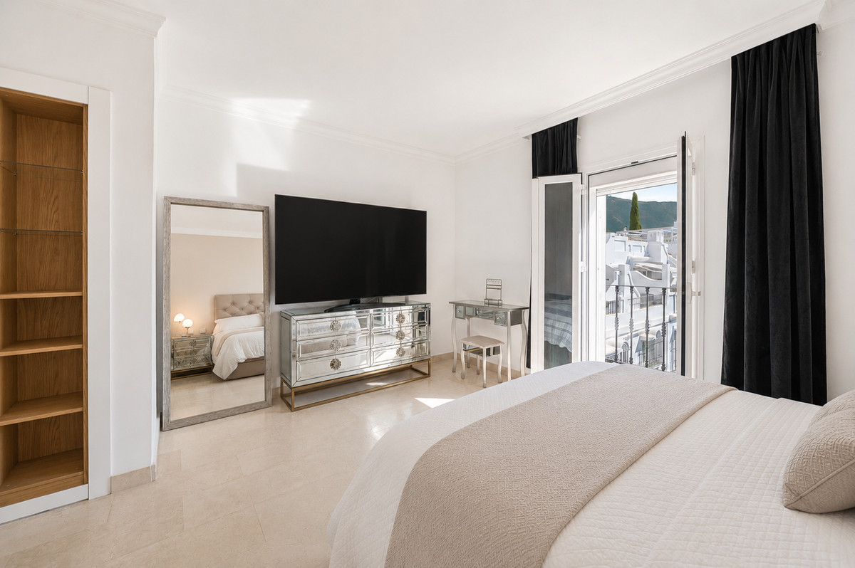 3 Bedroom Townhouse in Marbella - Photo 14